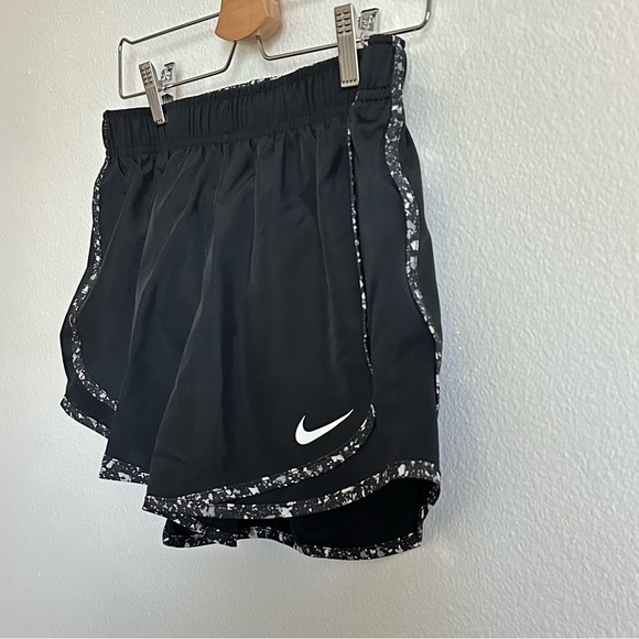 NWT Nike Black White Women’s Dri-FIT Elastic Waist Athletic Shorts Size S - Picture 3 of 9